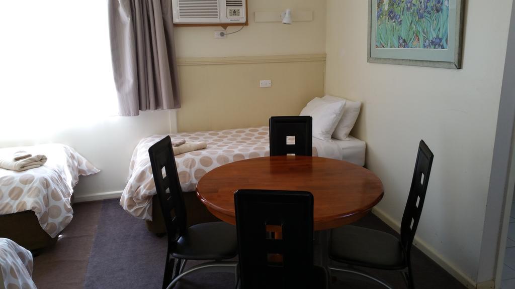 Kaniva Midway Motel Екстериор снимка