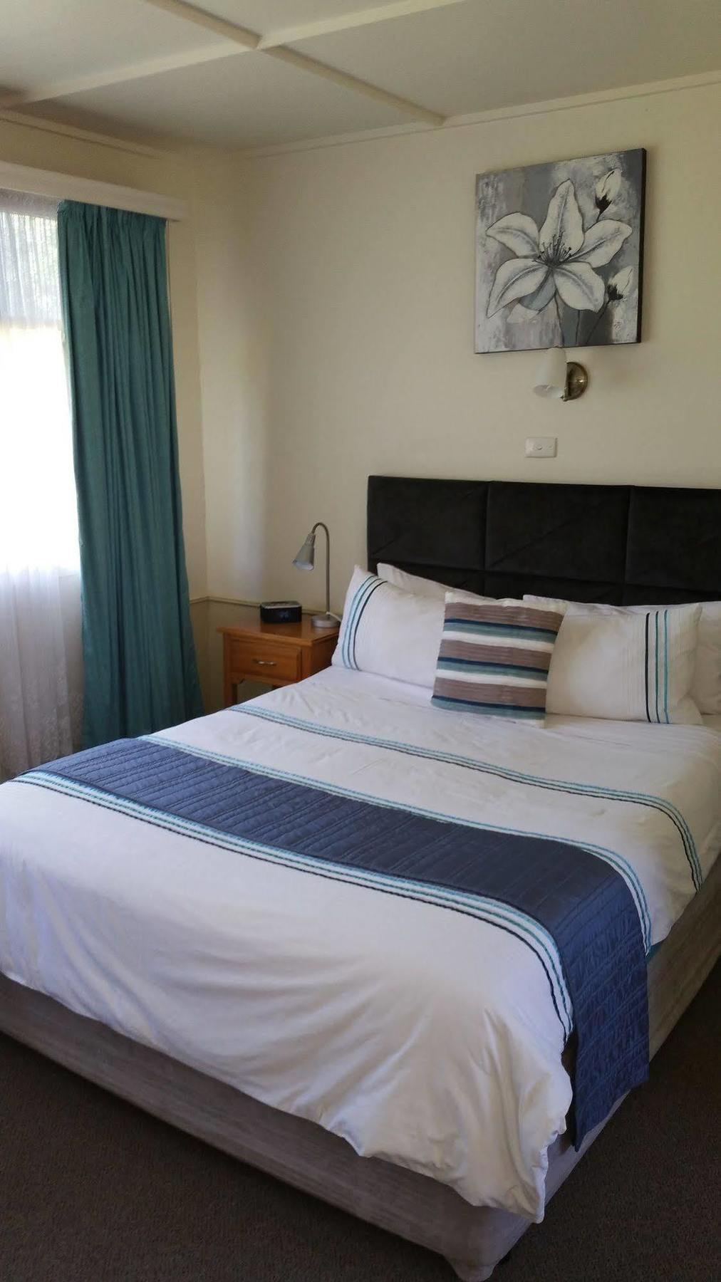 Kaniva Midway Motel Екстериор снимка